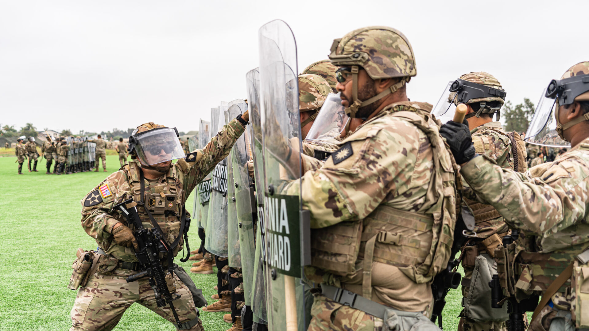 California National Guard TRAINING to handle crowds - 6-11-2025